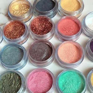 2 RANDOM DISCONTINUED EYESHADOWS